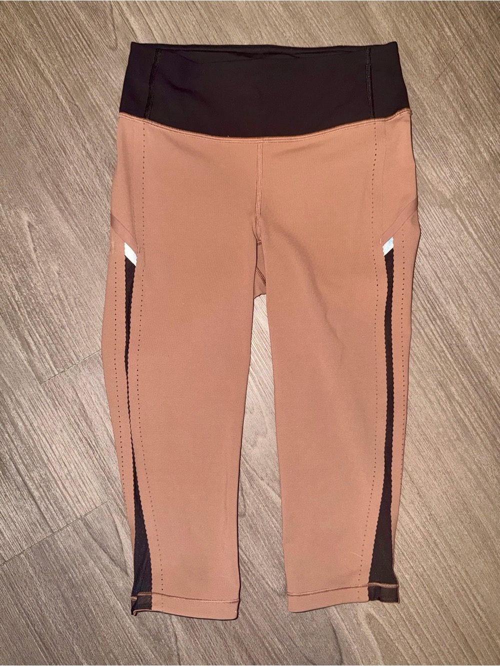 DONATING SOON- LULULEMON W6ACCS Smooth Stride Crop Henna / Black